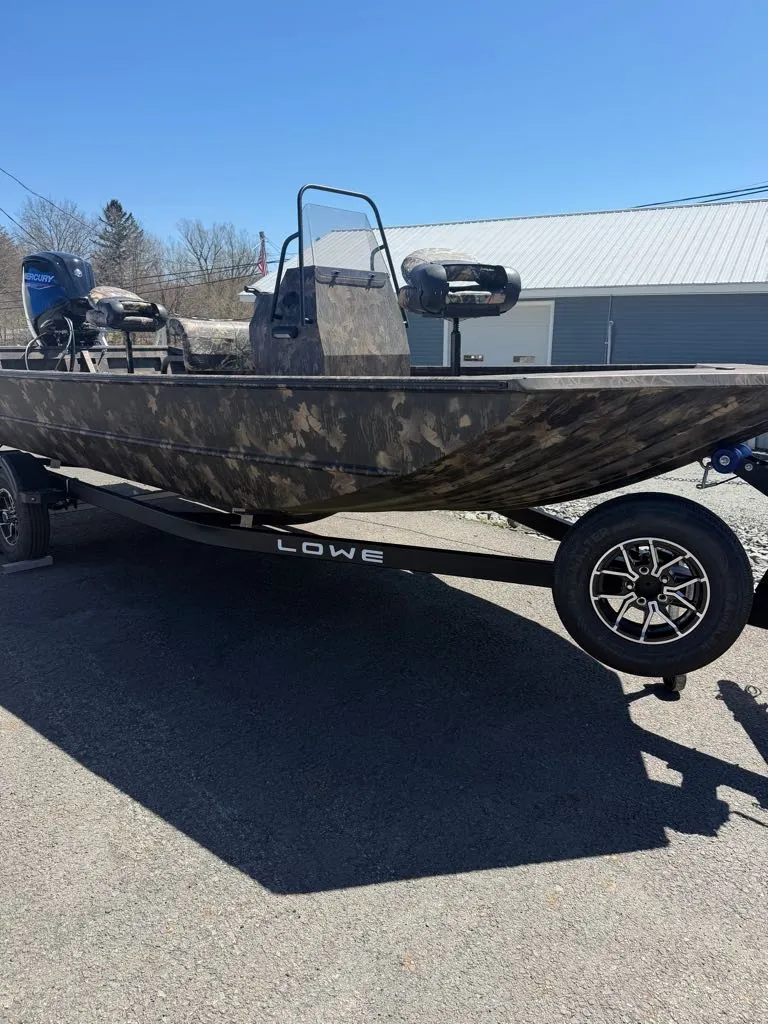 The Image of Lowe Roughneck Center Console RX1870 Pathfinder 2026 - 0