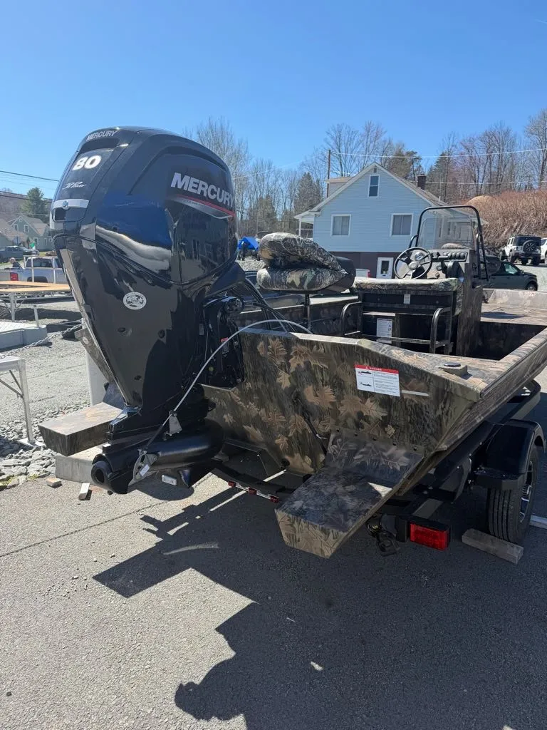 Slide: The Image of Lowe Roughneck Center Console RX1870 Pathfinder 2026 - 3