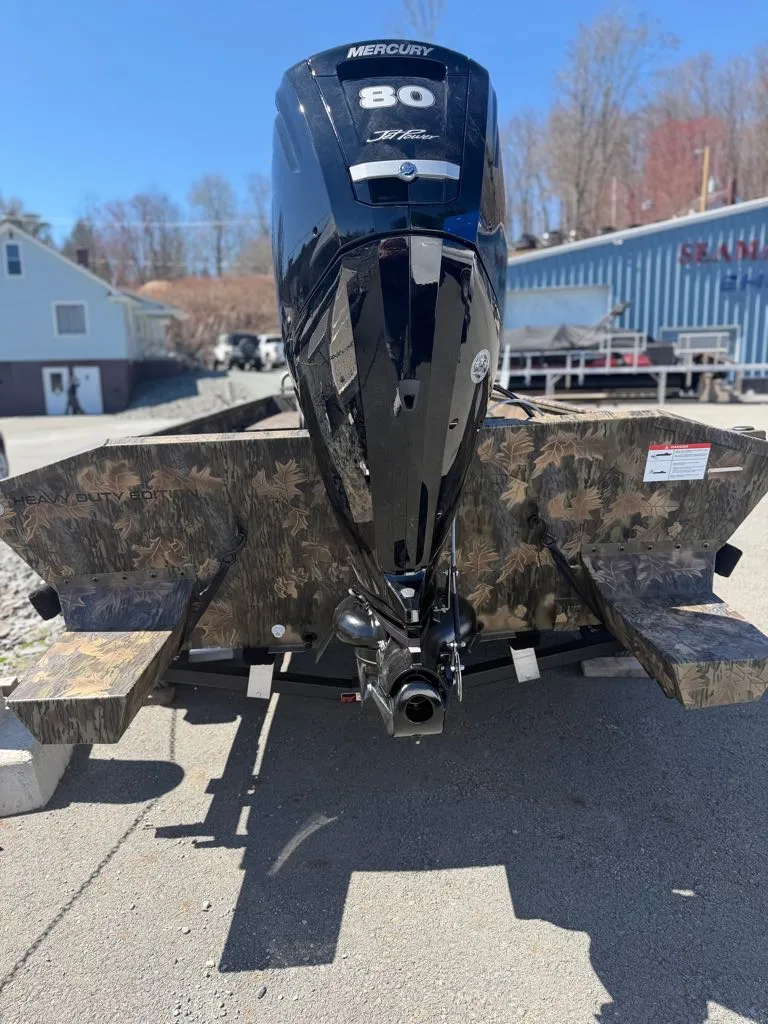 Slide: The Image of Lowe Roughneck Center Console RX1870 Pathfinder 2026 - 12