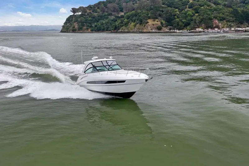 Slide: The Image of Cruisers 38 Express 2019 - 6
