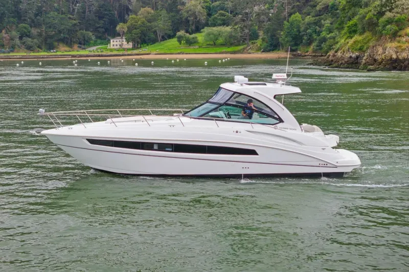 Slide: The Image of Cruisers 38 Express 2019 - 5
