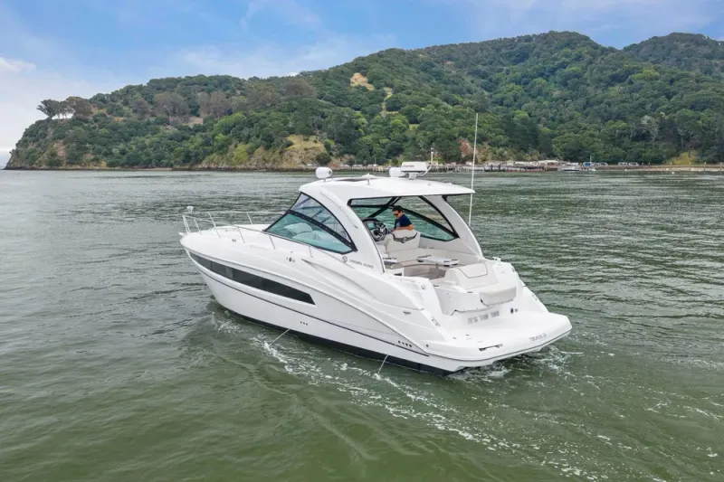 Slide: The Image of Cruisers 38 Express 2019 - 10