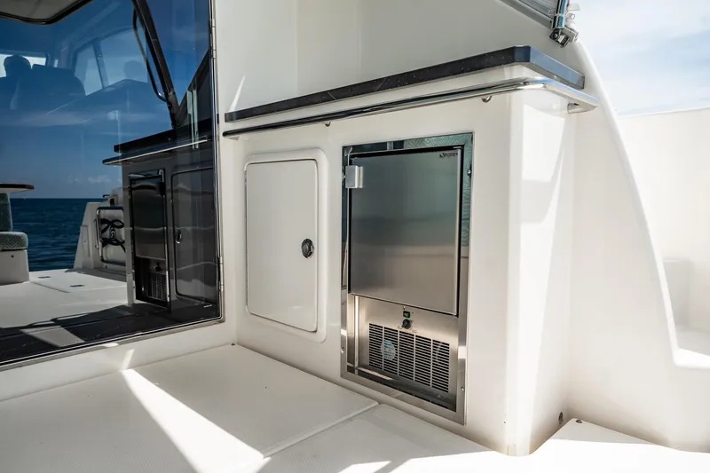 Slide: The Image of Riviera 5000 Sport Yacht 2016 - 38