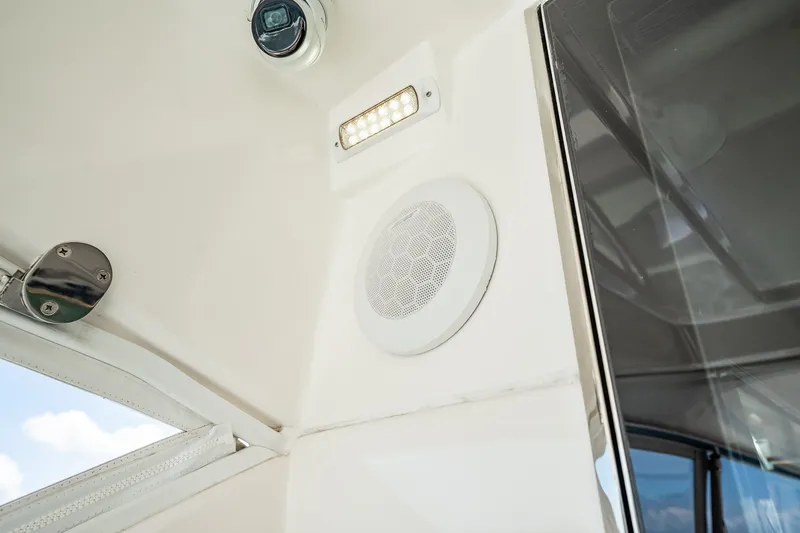 Slide: The Image of Riviera 5000 Sport Yacht 2016 - 32