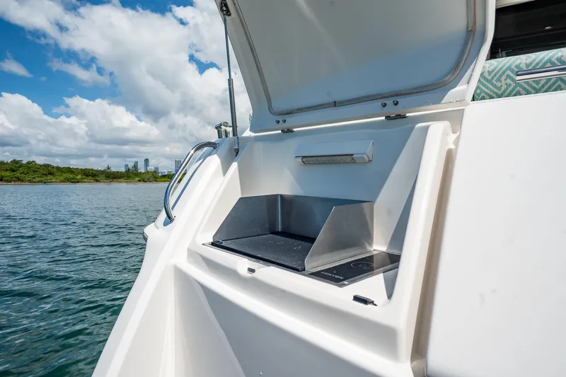Slide: The Image of Riviera 5000 Sport Yacht 2016 - 41
