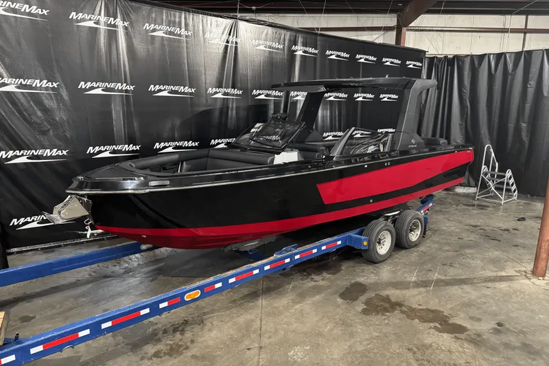 Slide: The Image of Aviara AV28 Surf 2024 - 1