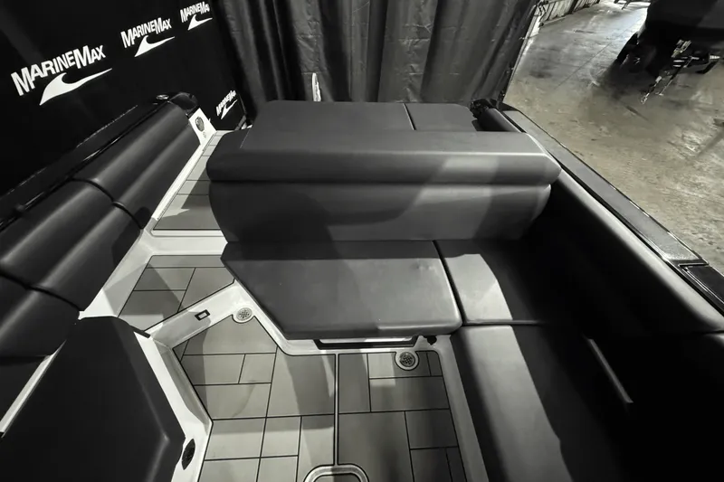 Slide: The Image of Aviara AV28 Surf 2024 - 11