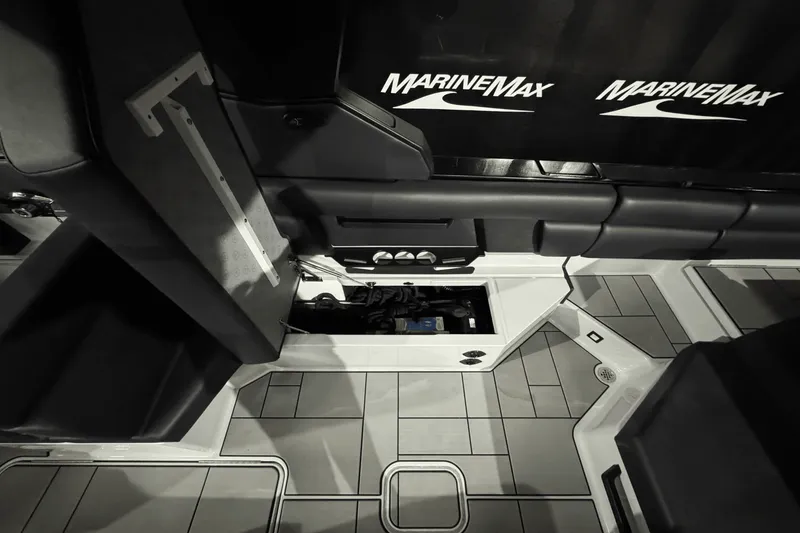 Slide: The Image of Aviara AV28 Surf 2024 - 15