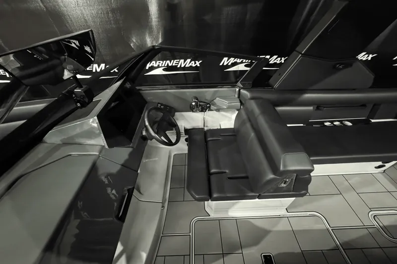 Slide: The Image of Aviara AV28 Surf 2024 - 22