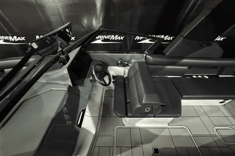 Slide: The Image of Aviara AV28 Surf 2024 - 23