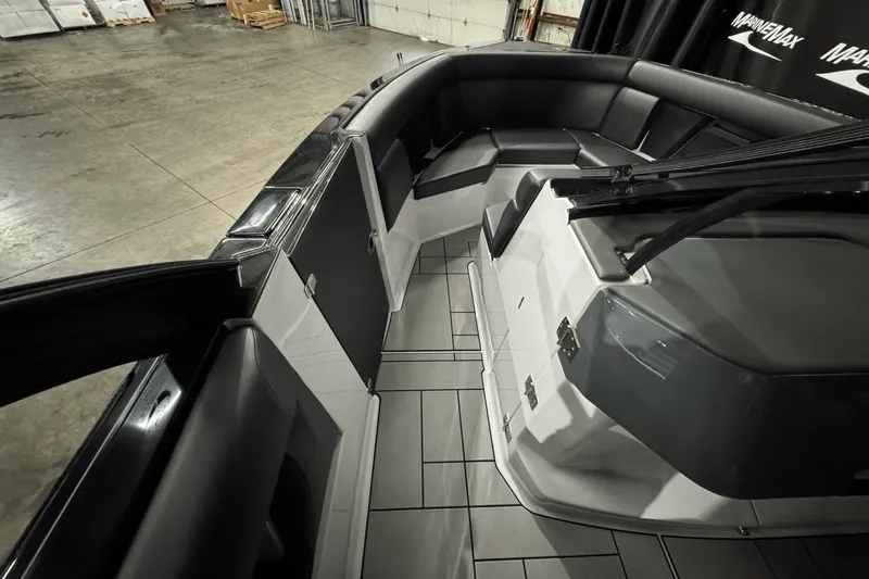 Slide: The Image of Aviara AV28 Surf 2024 - 29