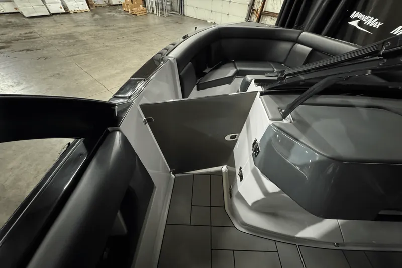 Slide: The Image of Aviara AV28 Surf 2024 - 30