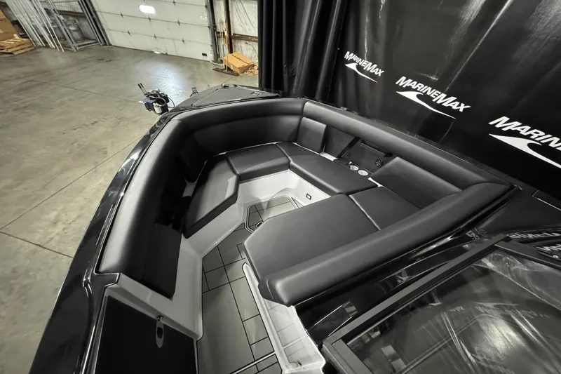 Slide: The Image of Aviara AV28 Surf 2024 - 31