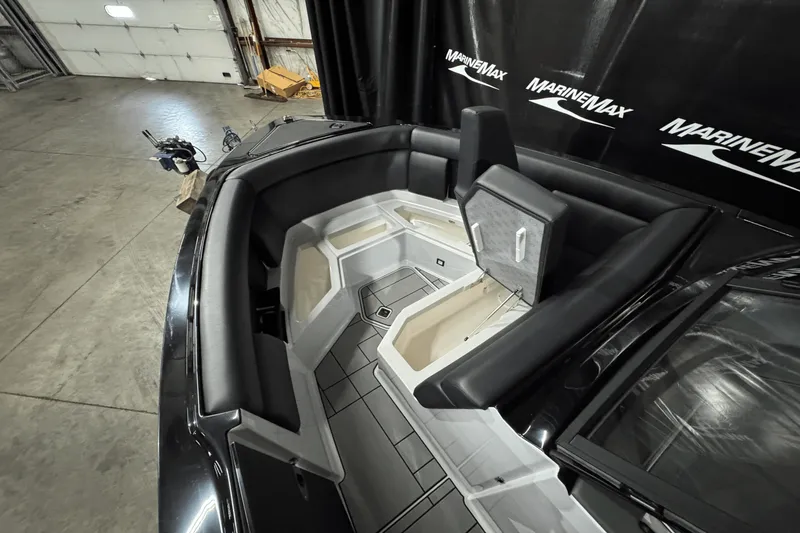 Slide: The Image of Aviara AV28 Surf 2024 - 32