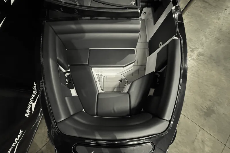 Slide: The Image of Aviara AV28 Surf 2024 - 35