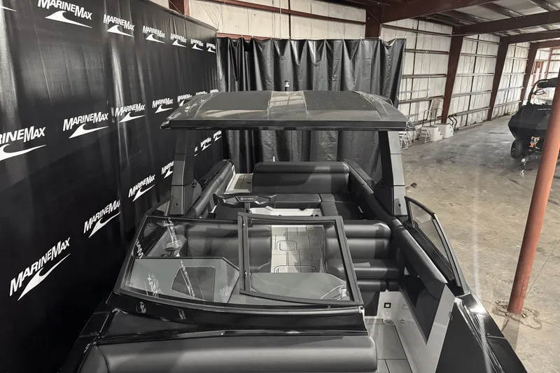 Slide: The Image of Aviara AV28 Surf 2024 - 36