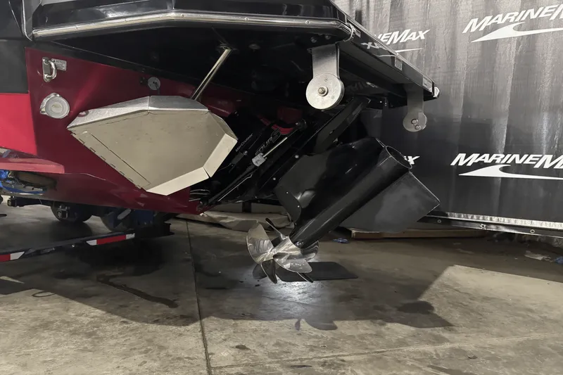 Slide: The Image of Aviara AV28 Surf 2024 - 4