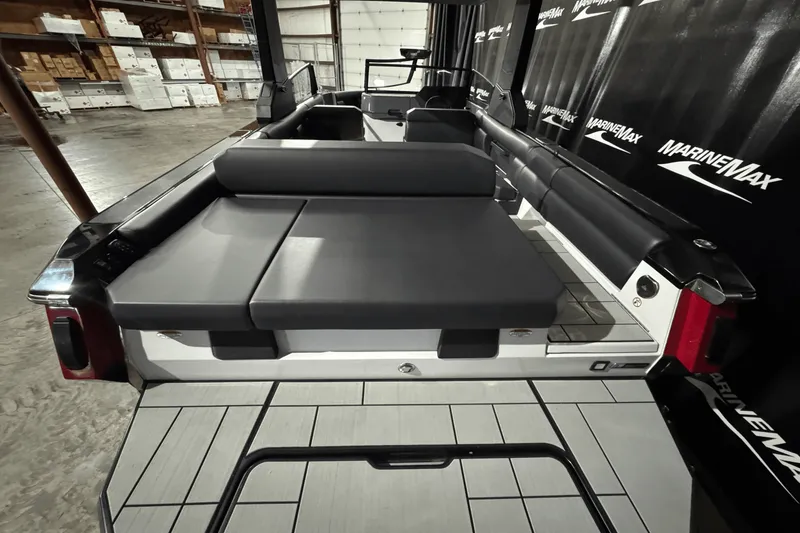 Slide: The Image of Aviara AV28 Surf 2024 - 6