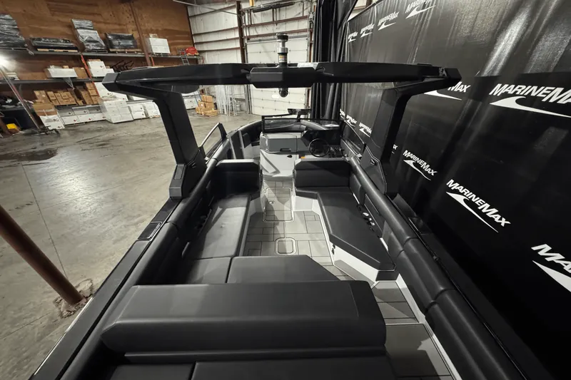 Slide: The Image of Aviara AV28 Surf 2024 - 9