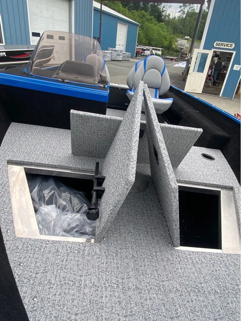Slide: The Image of Smoker Craft Lazer 161 2026 - 10