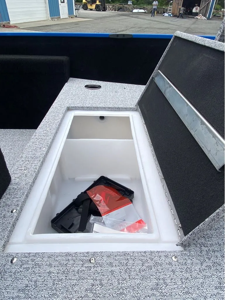 Slide: The Image of Smoker Craft Lazer 161 2026 - 11