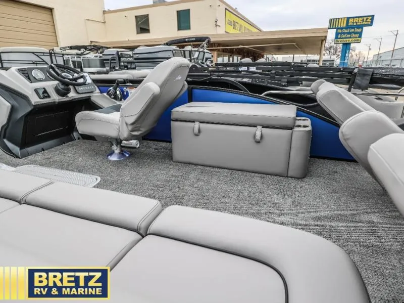 Slide: The Image of Barletta Boats A22CC 2026 - 9