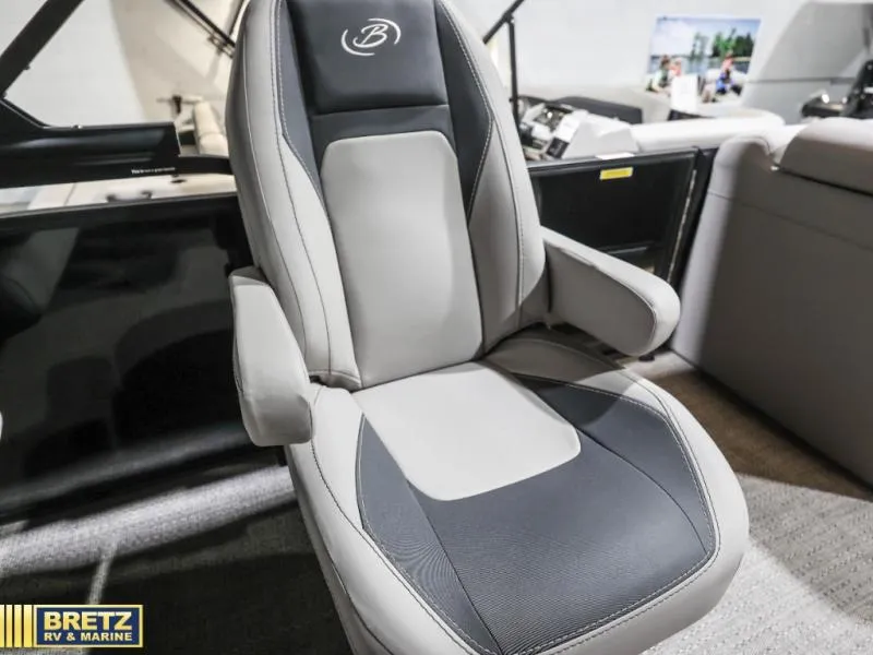 Slide: The Image of Barletta Boats A22UC 2026 - 17