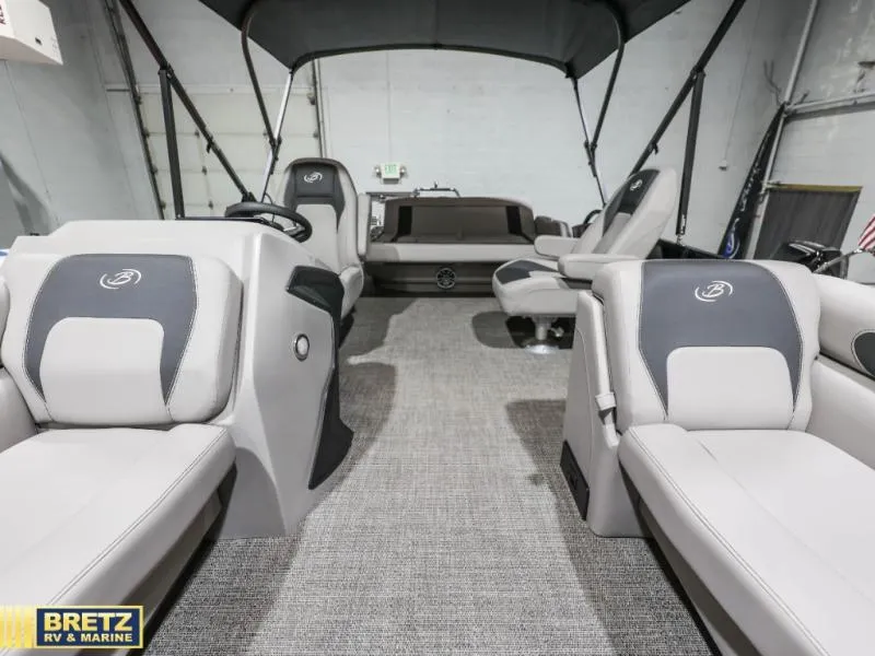 Slide: The Image of Barletta Boats A22UC 2026 - 15