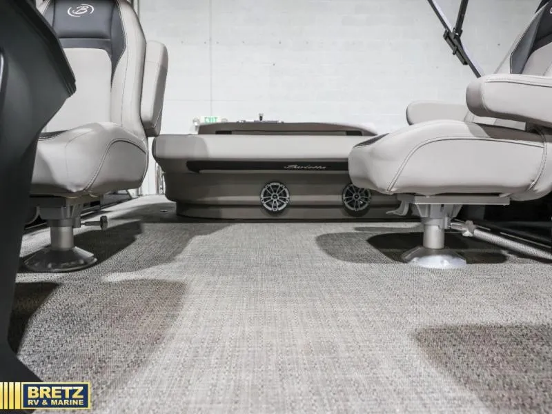 Slide: The Image of Barletta Boats A22UC 2026 - 20