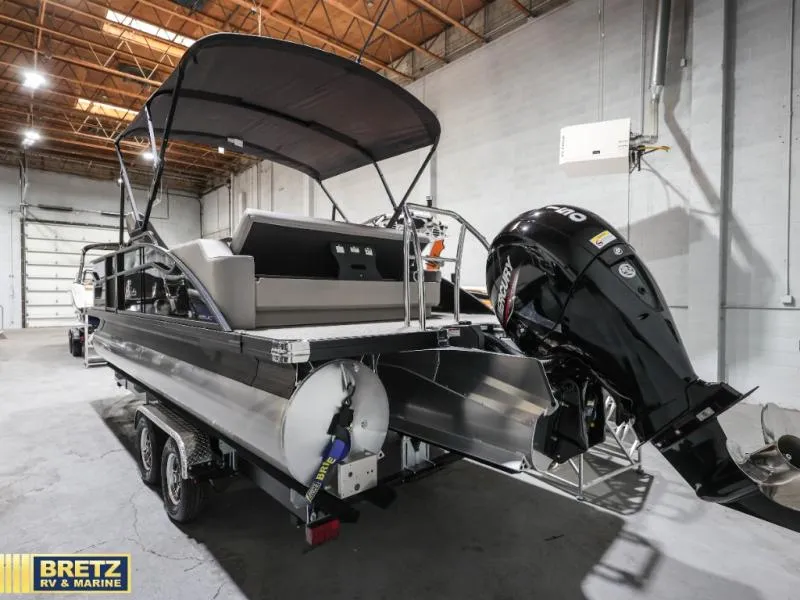 Slide: The Image of Barletta Boats A22UC 2026 - 5