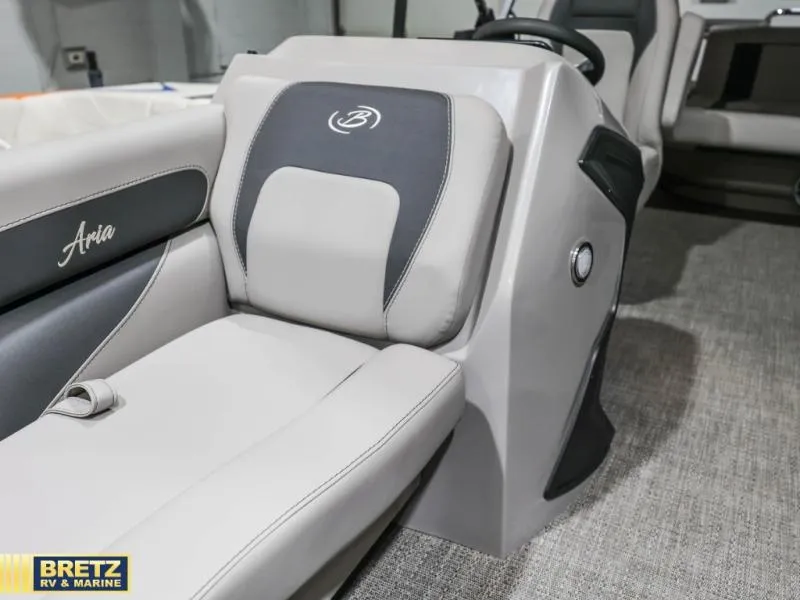 Slide: The Image of Barletta Boats A22UC 2026 - 16
