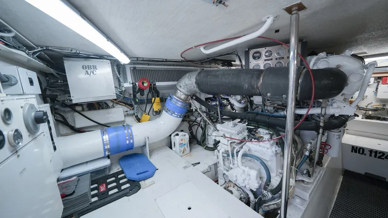 Slide: The Image of Hatteras 60 Convertible 2001 - 18
