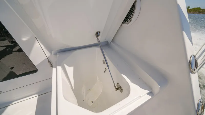 Slide: The Image of Hatteras 60 Convertible 2001 - 23