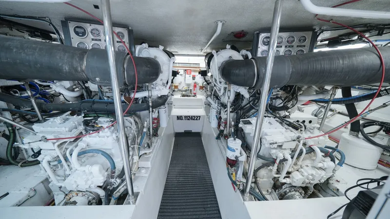 Slide: The Image of Hatteras 60 Convertible 2001 - 17