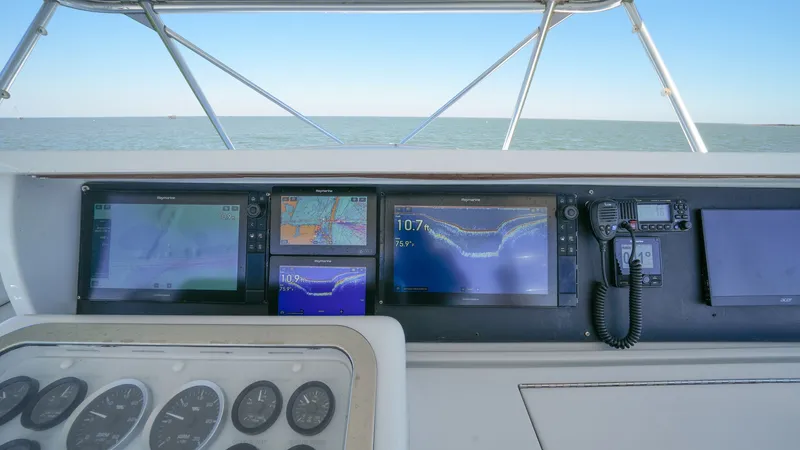 Slide: The Image of Hatteras 60 Convertible 2001 - 32
