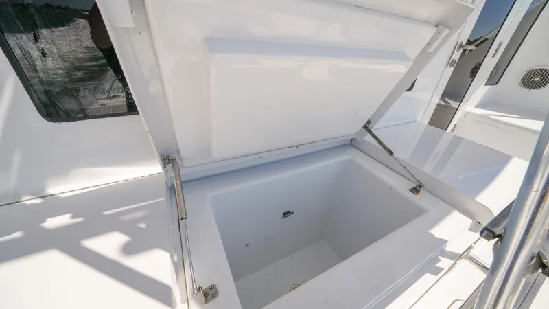 Slide: The Image of Hatteras 60 Convertible 2001 - 24