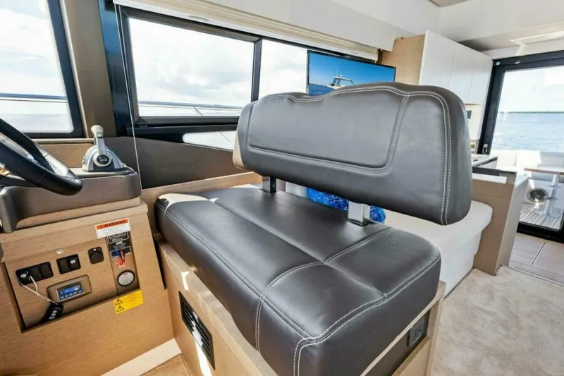Slide: The Image of Prestige 460 Flybridge 2023 - 18