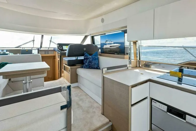 Slide: The Image of Prestige 460 Flybridge 2023 - 11
