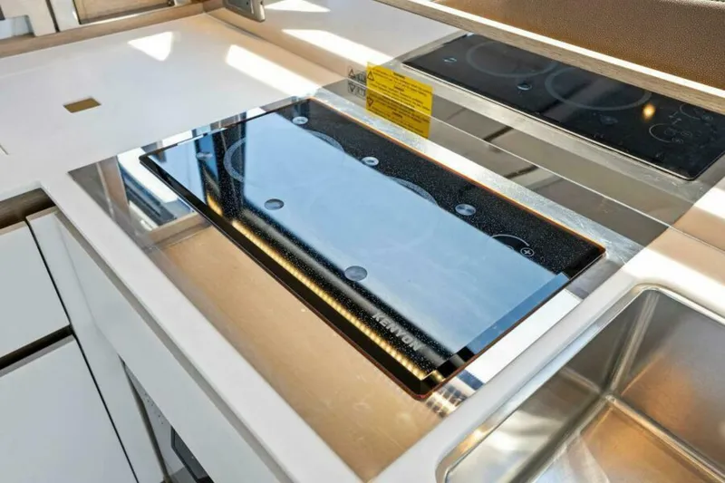 Slide: The Image of Prestige 460 Flybridge 2023 - 15