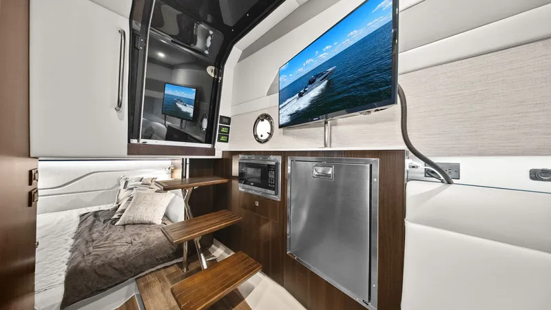 Slide: The Image of Cruisers 42 GLS 2023 - 32