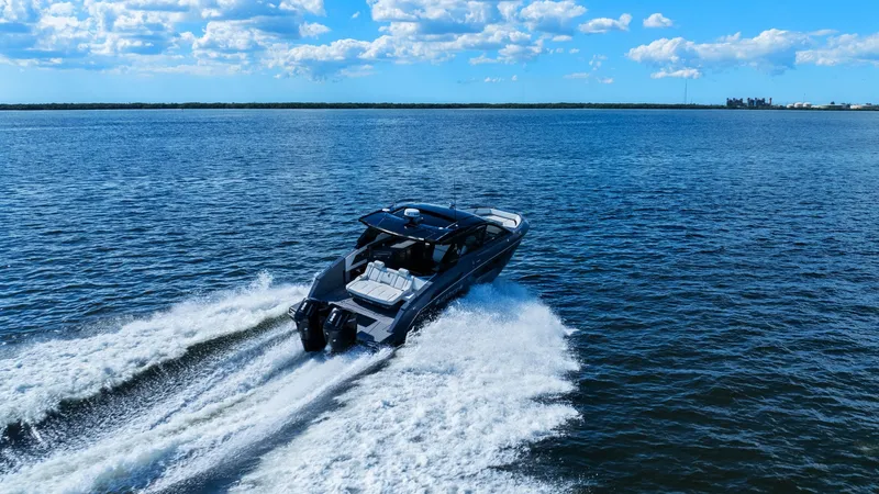 Slide: The Image of Cruisers 42 GLS 2023 - 54