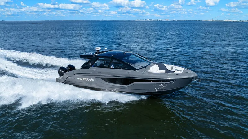 Slide: The Image of Cruisers 42 GLS 2023 - 51