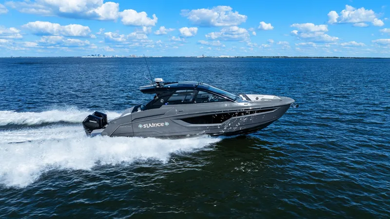 Slide: The Image of Cruisers 42 GLS 2023 - 50