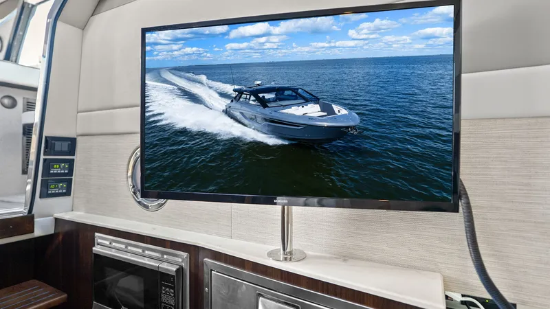 Slide: The Image of Cruisers 42 GLS 2023 - 23