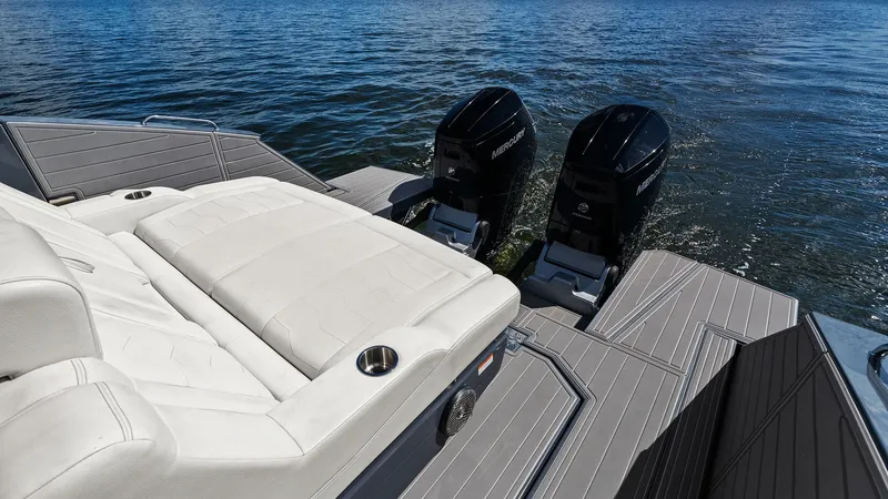 Slide: The Image of Cruisers 42 GLS 2023 - 13