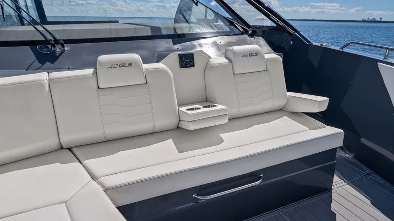 Slide: The Image of Cruisers 42 GLS 2023 - 20