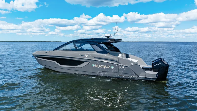Slide: The Image of Cruisers 42 GLS 2023 - 46
