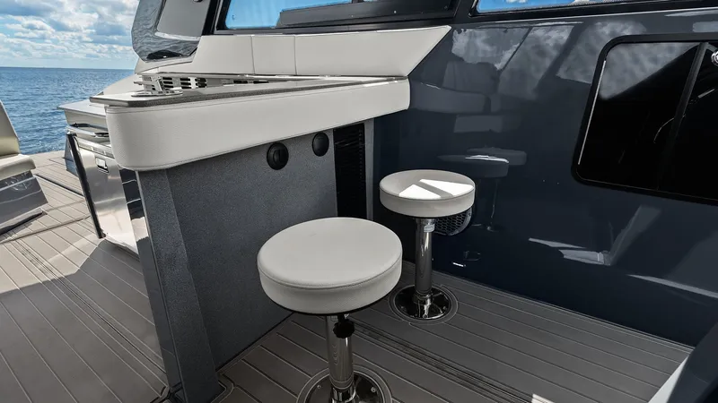 Slide: The Image of Cruisers 42 GLS 2023 - 10