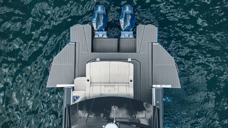 Slide: The Image of Cruisers 42 GLS 2023 - 43