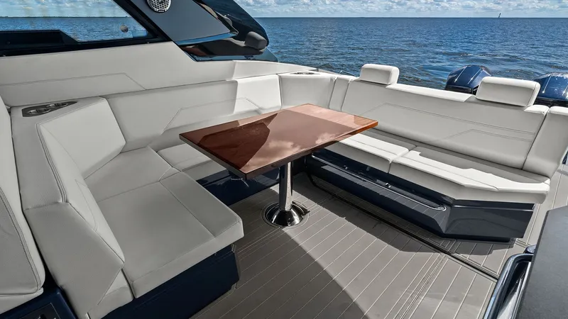 Slide: The Image of Cruisers 42 GLS 2023 - 16